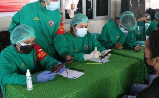 Tim Vaksinator Polda NTT Dan BEM Nusantara Gelar Vaksinasi di Kampus UCB Kupang